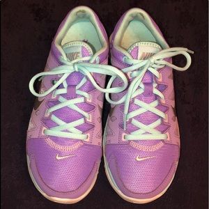 Nike Shoes - Women’s Nike FITSOLE Athletic Shoes Nike Shoes - Women’s Nike FITSOLE Athletic Shoes